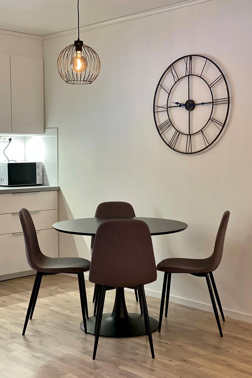 Seating area in the kitchen at Knärotsvägen